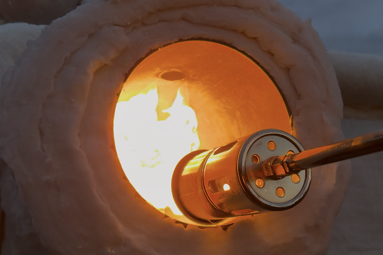 Flare burning off pyrolysis gas at the Slíglas reactor